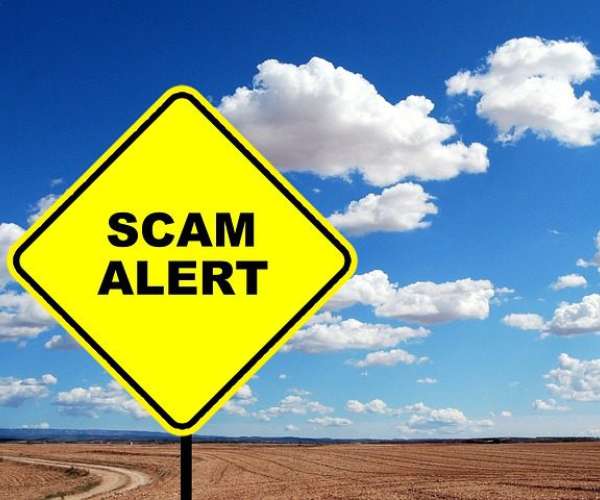 photo of highway sign How To Avoid Car Shipping Scams