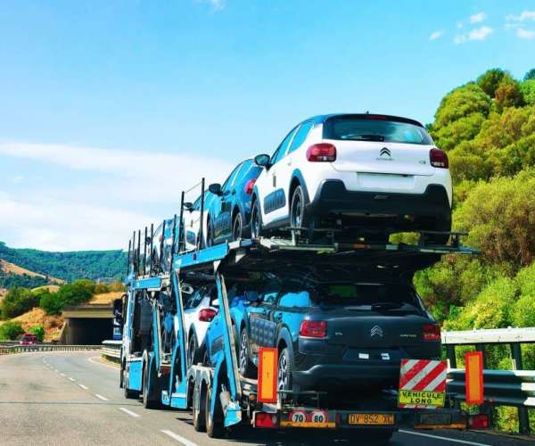 Auto Transport brokers arranging shipping of vehicles