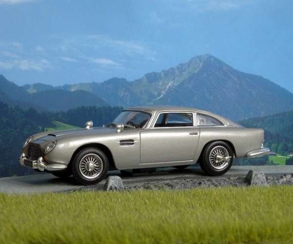 aston-martin db5 James Bond luxury car