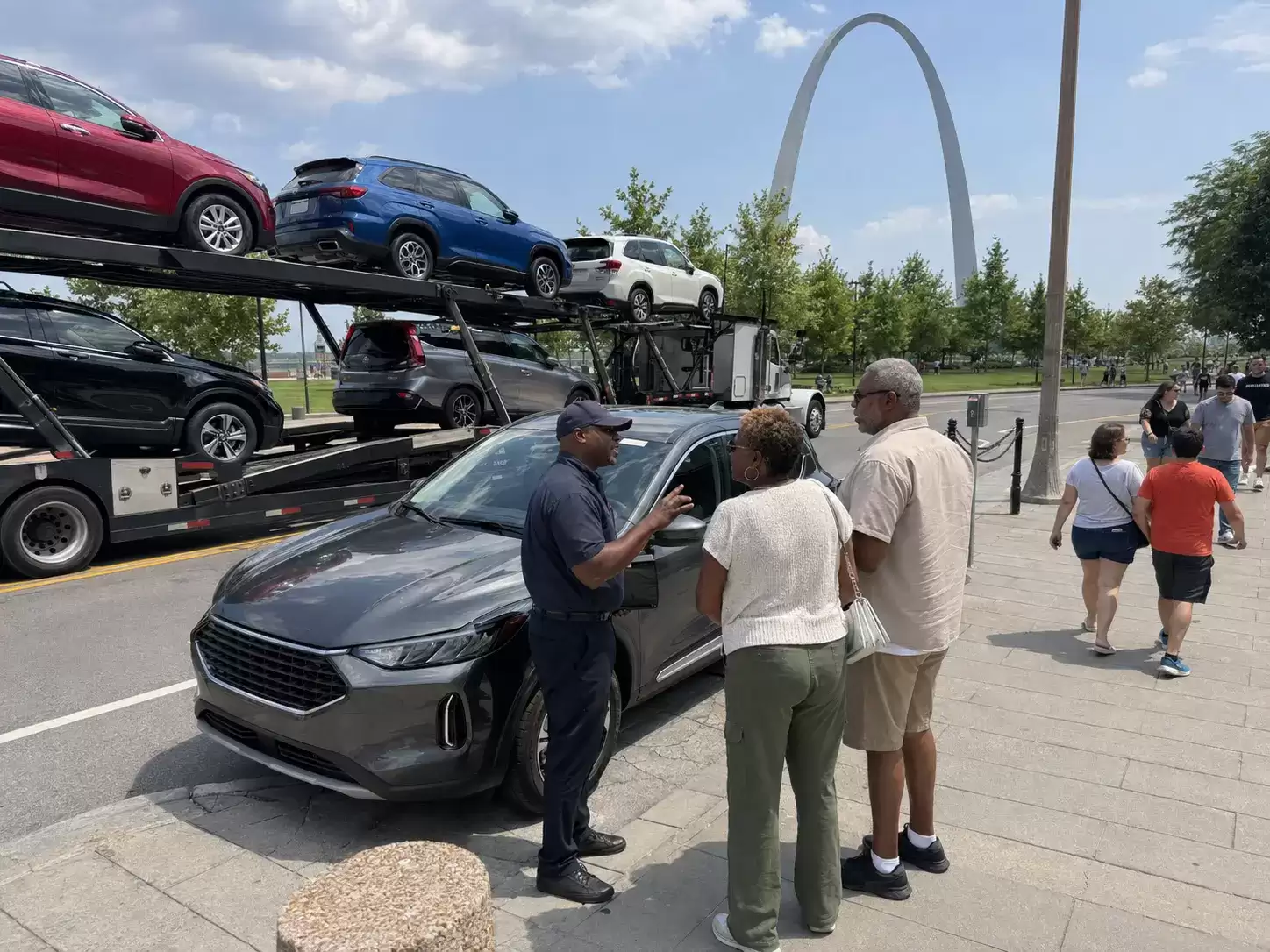 Missouri Car Transporter delivering to 50 something couple