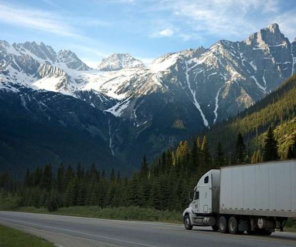 photo of moving van for relocation services across country