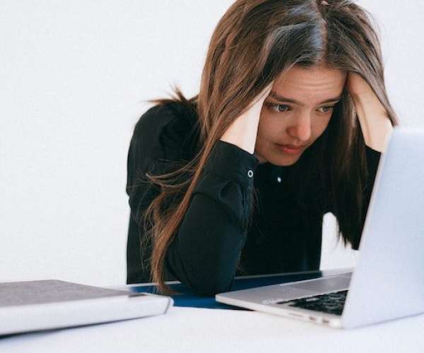 photo of last minute car shipping for stressed woman