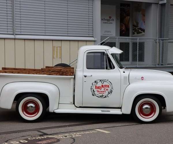 photo of an old model Ford pickup for non-running car